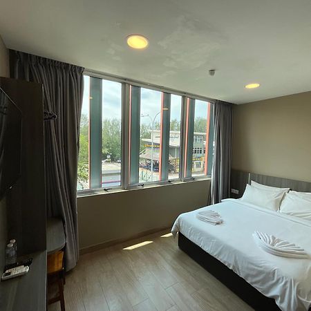 Zitro Hotel Петалинг Джая Екстериор снимка