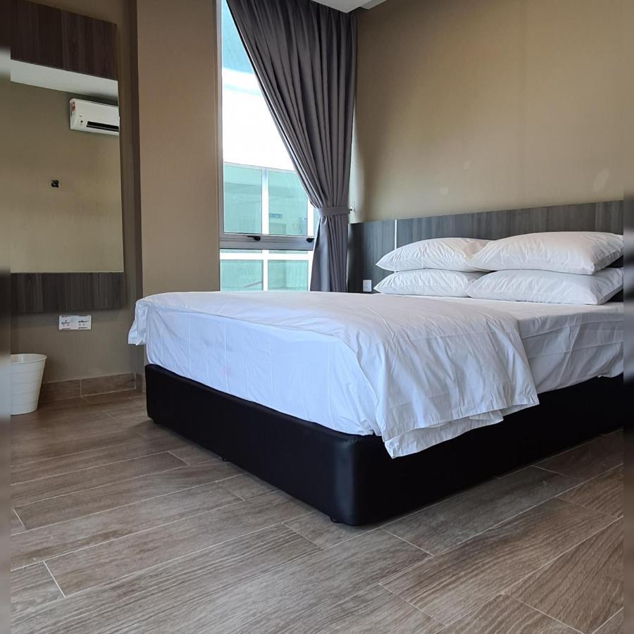 Zitro Hotel Петалинг Джая Екстериор снимка