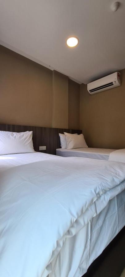 Zitro Hotel Петалинг Джая Екстериор снимка