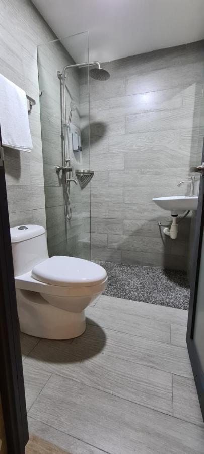Zitro Hotel Петалинг Джая Екстериор снимка
