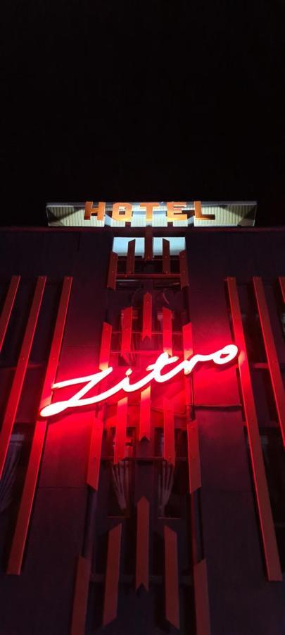 Zitro Hotel Петалинг Джая Екстериор снимка