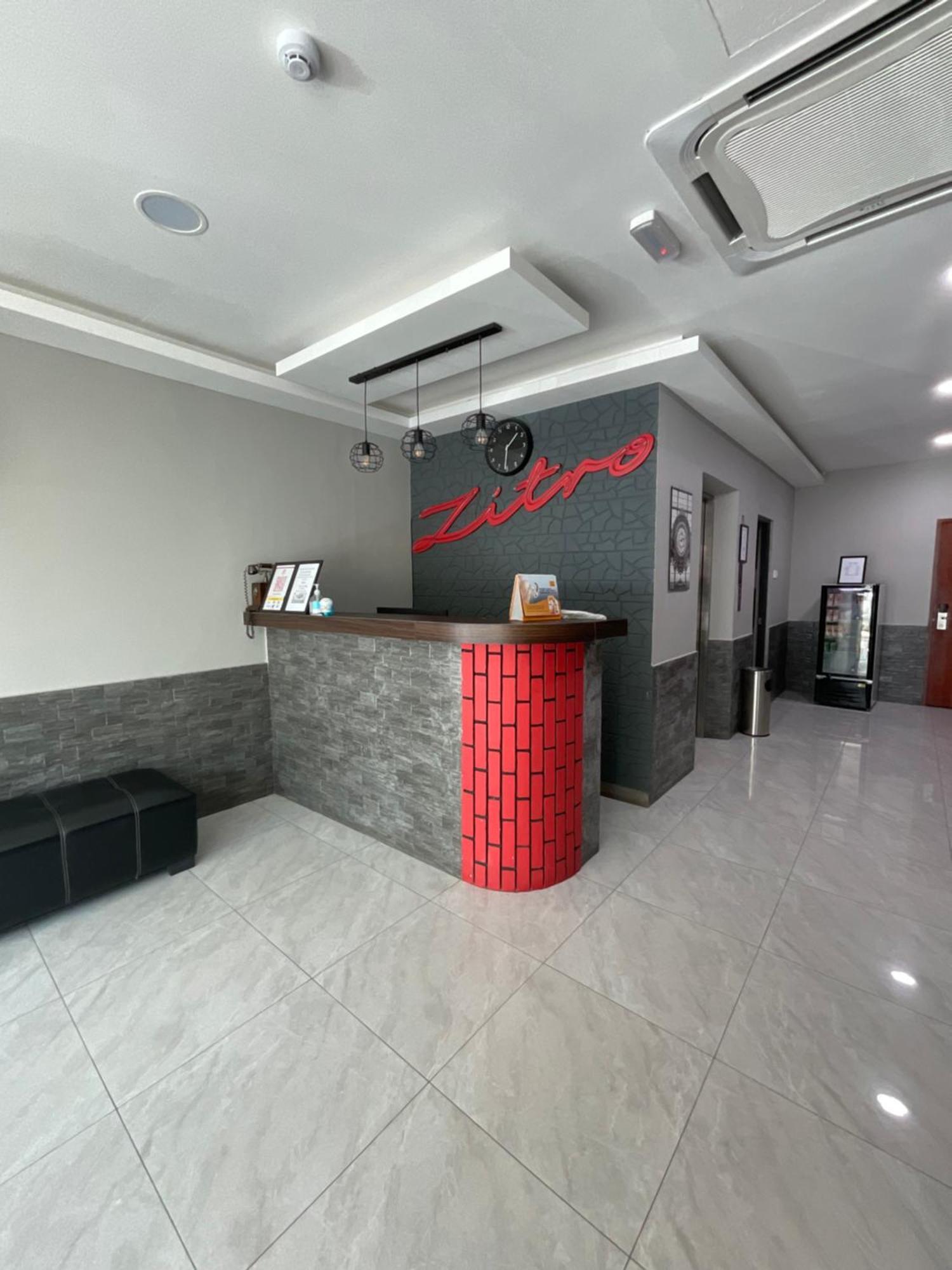 Zitro Hotel Петалинг Джая Екстериор снимка