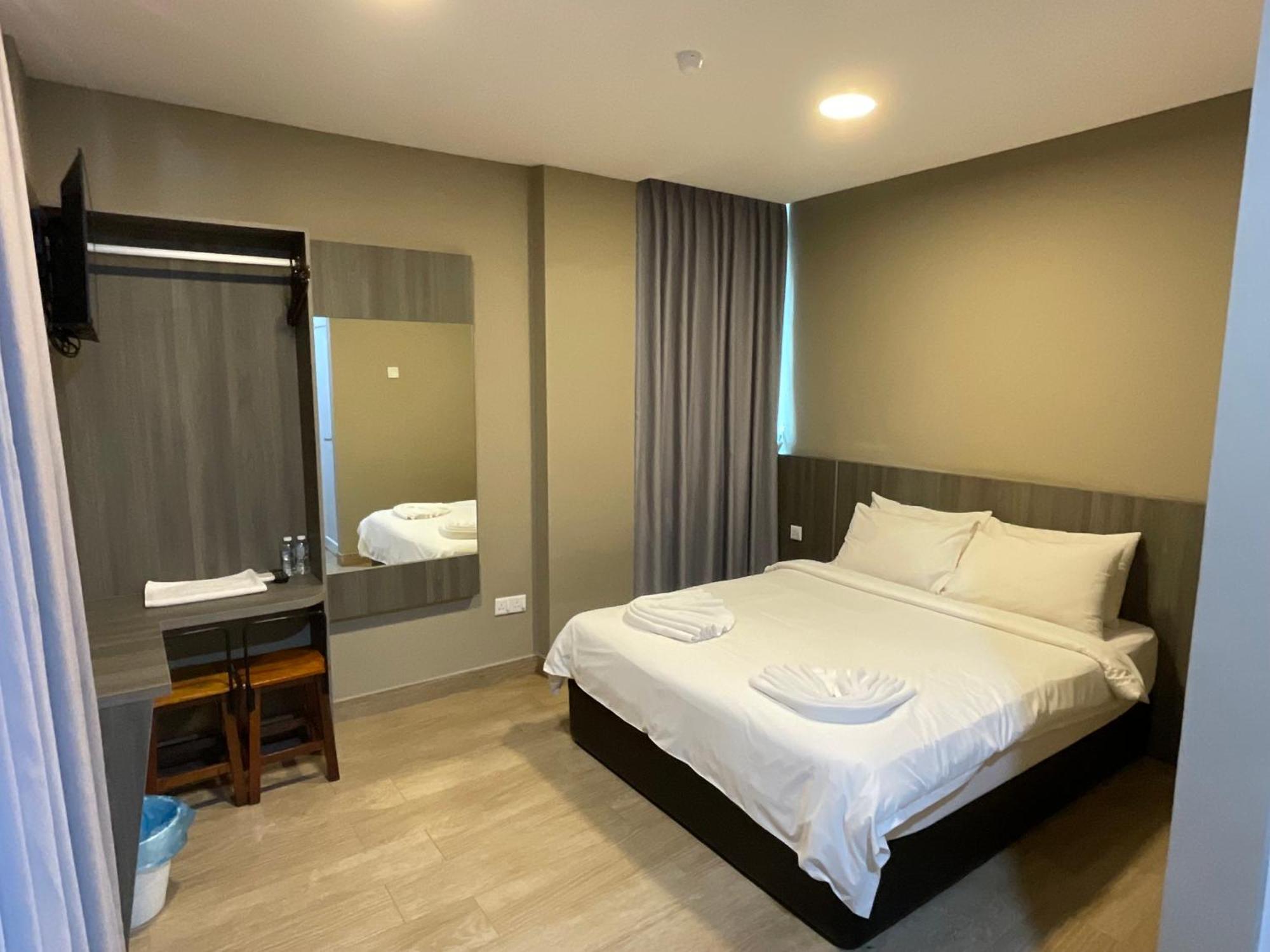 Zitro Hotel Петалинг Джая Екстериор снимка